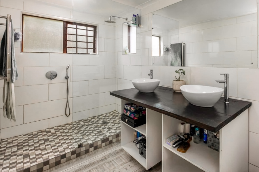 5 Bedroom Property for Sale in Heuwelkruin Western Cape